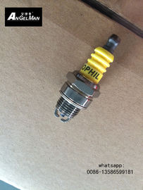 China Pequeña bujía de la motosierra del OEM con el amarillo de 2 electrodos para el cortacésped distribuidor